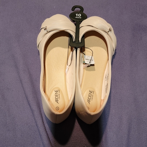 Womas flats - Picture 2 of 2